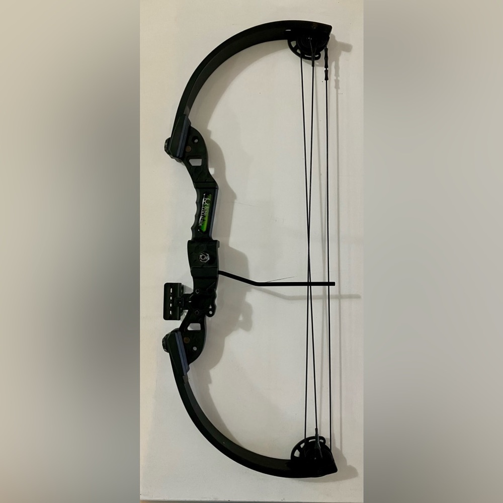 BARNETT REALTREE BONE COLLECTOR Junior Compound Bow
